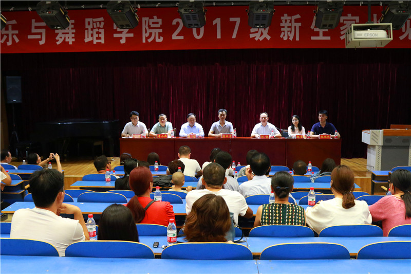 2017091110291880.jpg 永利集团官网圆满完成2017级迎新工作