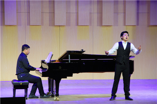 2016061208542713.jpg 永利集团官网青年教师冯志东个人独唱音乐会亮相音乐厅