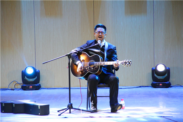 2016112410422188.jpg 杨明毅“以音乐的名义”讲唱会走进永利集团官网