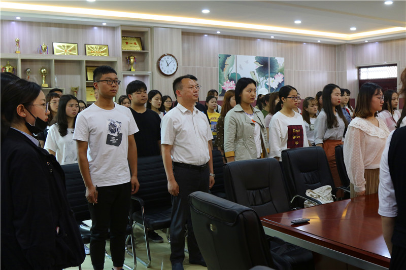 2018050709005513.jpg 永利集团官网师生观看纪念马克思诞辰200周年大会
