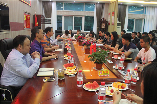 2017051214465949.jpg 永利集团官网举办“我与书记院长面对面”师生茶叙会