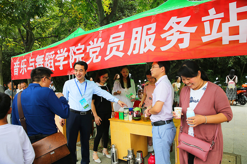 2017091110285821.jpg 永利集团官网圆满完成2017级迎新工作